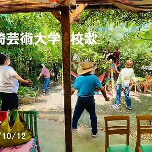 ゲストハウスとカフェと庭　釜ヶ崎芸術大学 ゲストハウス 大阪市